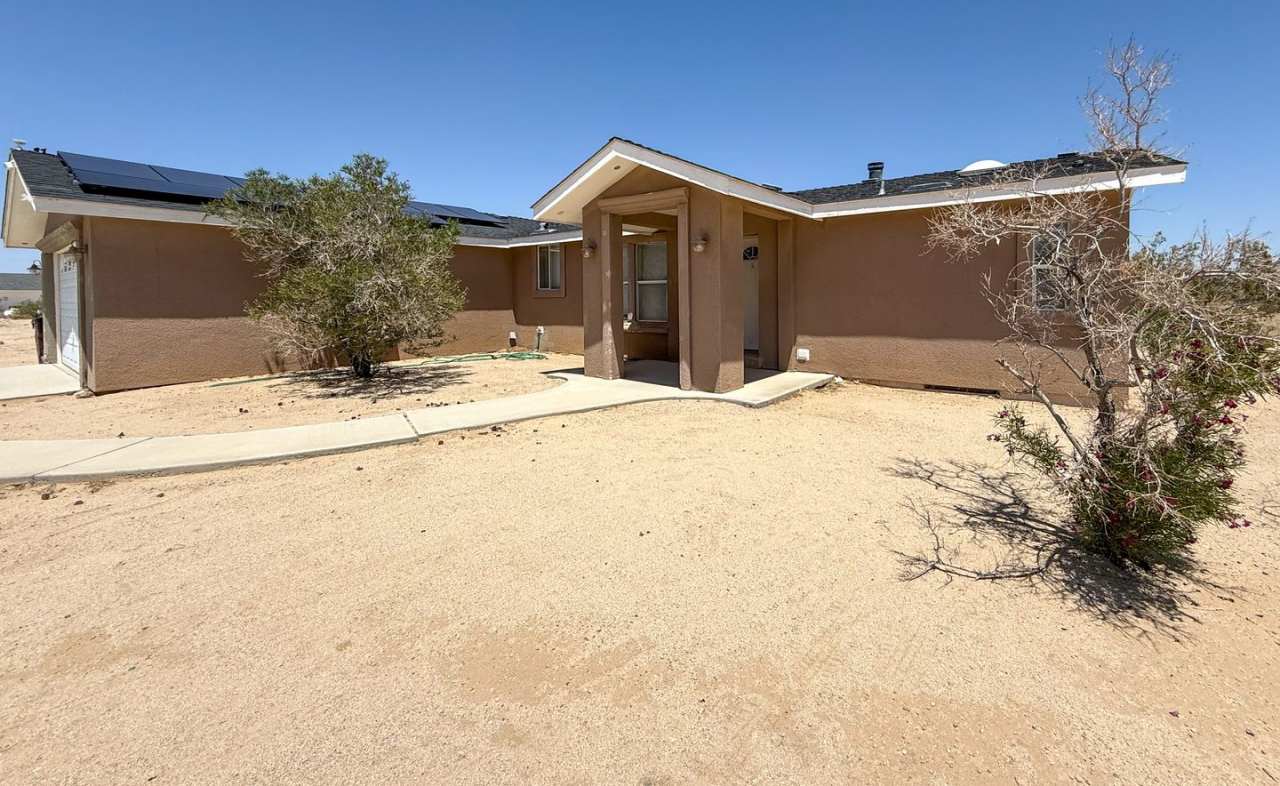 29 Palms Home with Garage