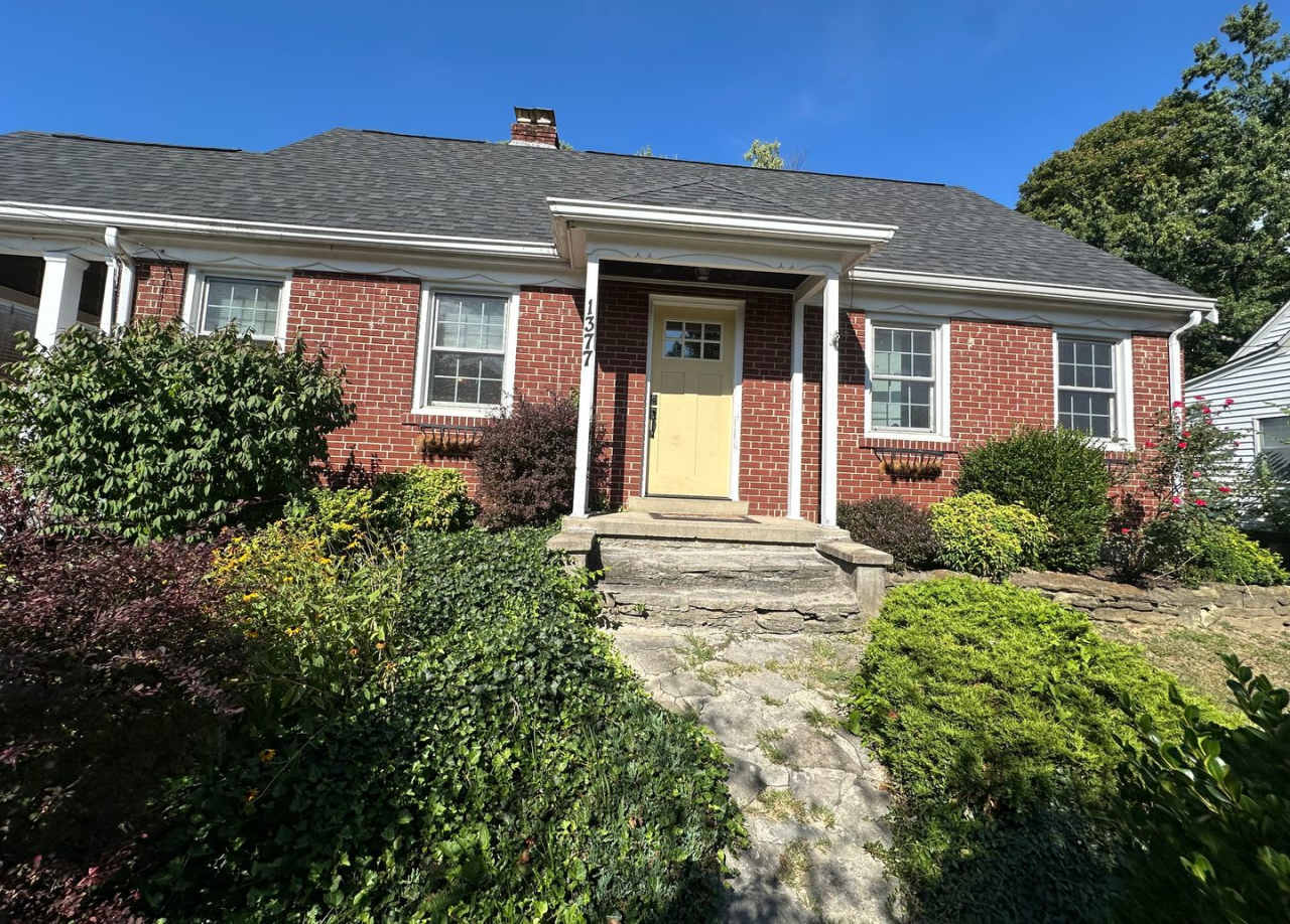 ANDERSON- Charming 4 bedroom 2 bath with fenced backyard