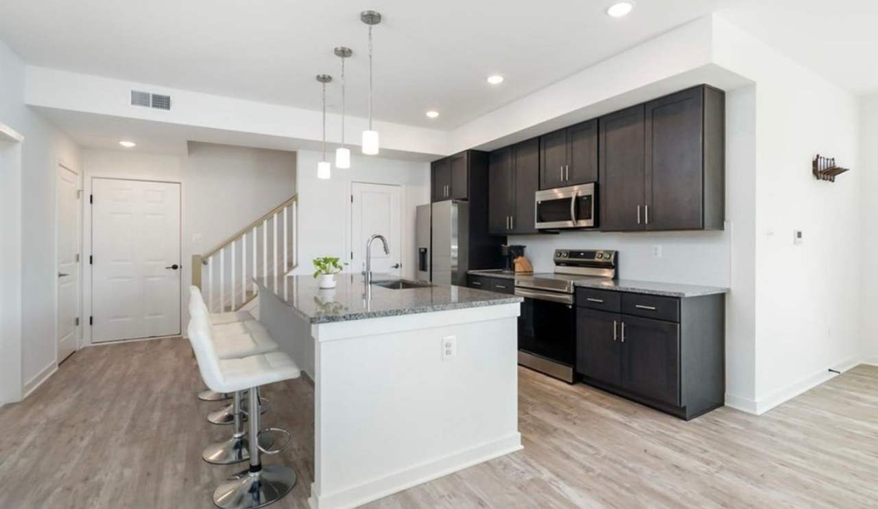 New Condo Availabe Rent