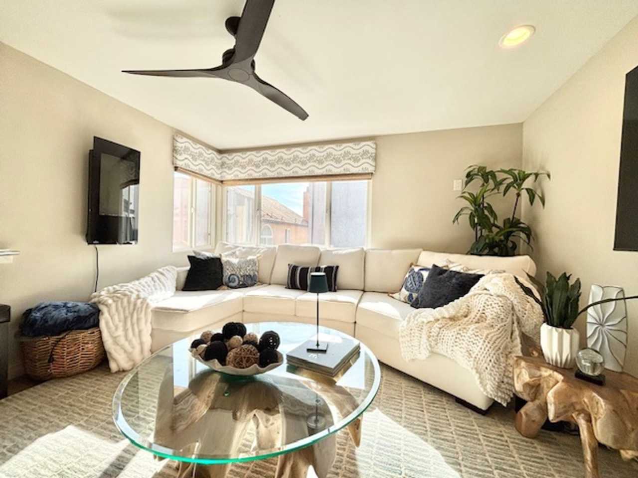 Oxnard | Hollywood Beach | Fully Furnished | 3 Bedroom + 2 Bathroom Condo