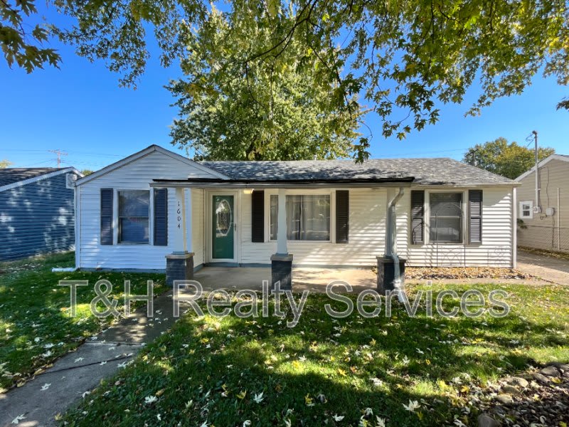 1604 South Oakdale Drive