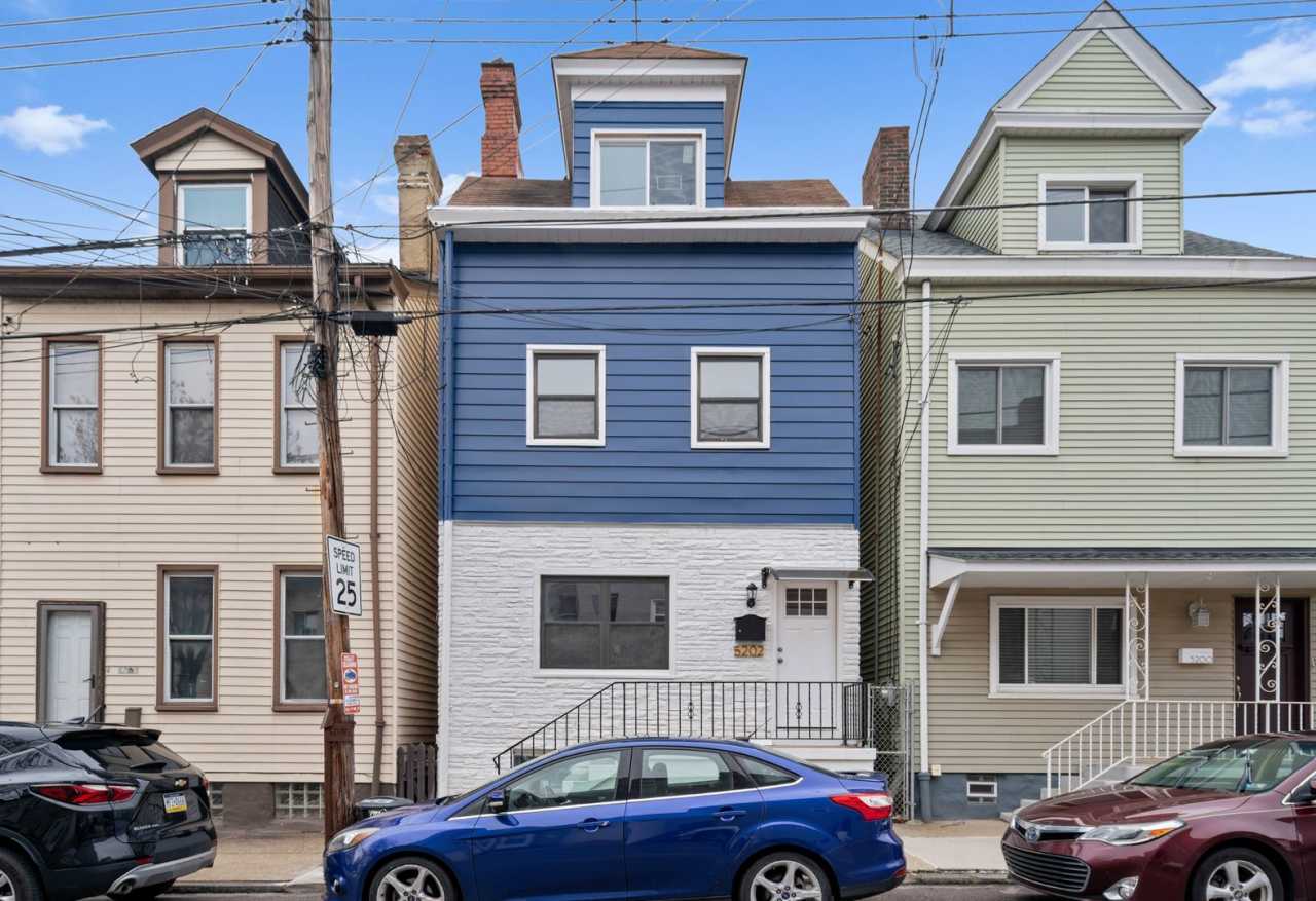 Newly Renovated 4 Bed, 2.5 Bath Home - Central AC  Heat, Second Floor Laundry - Available 11/1 in Lawrenceville!