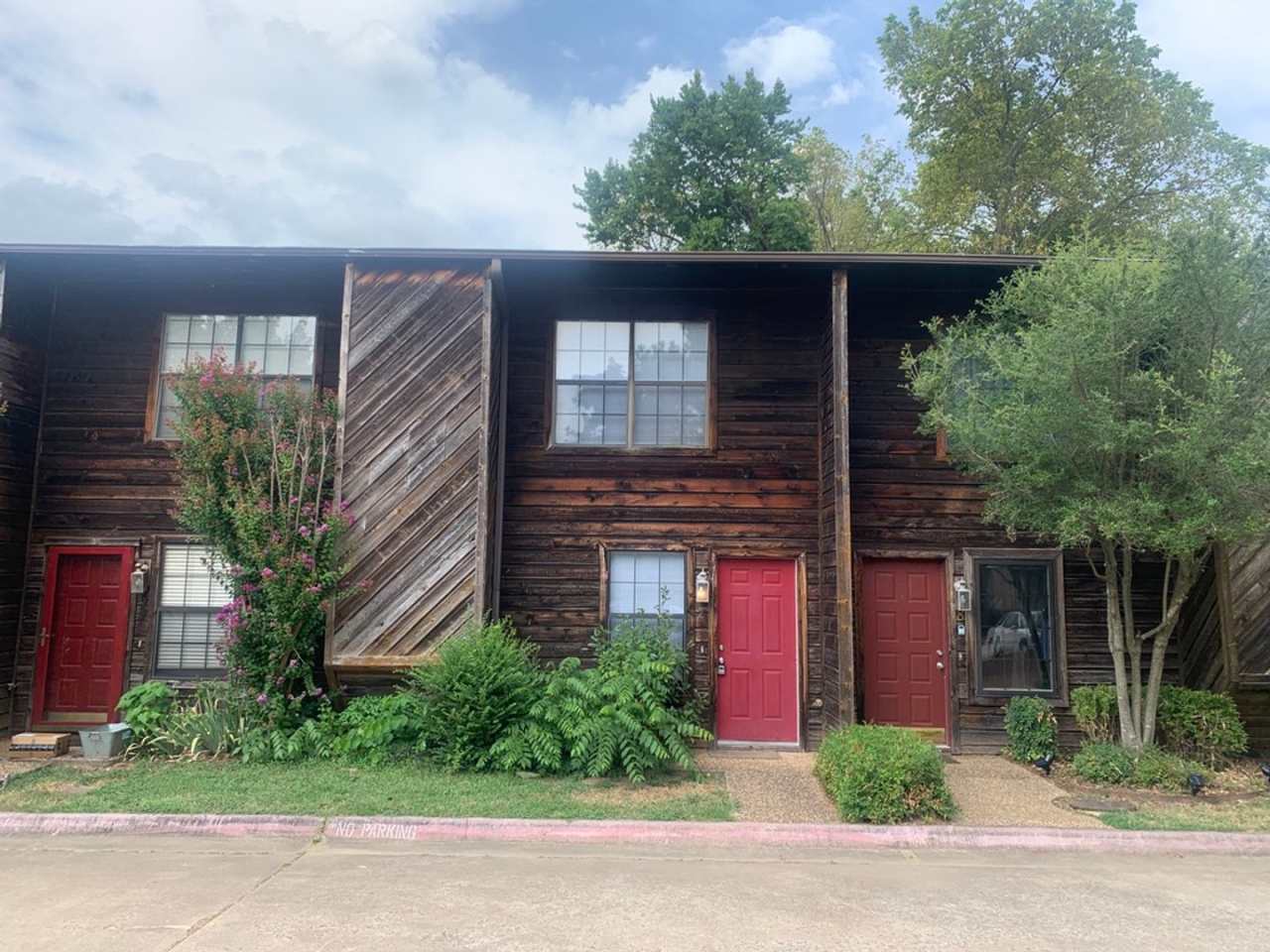 2BR/1BA Town home in Fayetteville! Walk to UofA Campus!