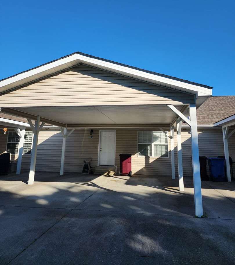 Alcoa 37701 - Very nice 2 bedroom townhome - Contact Troy Adams (865) 233-6949