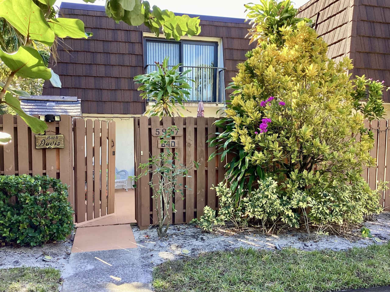 5997 SE Riverboat Drive