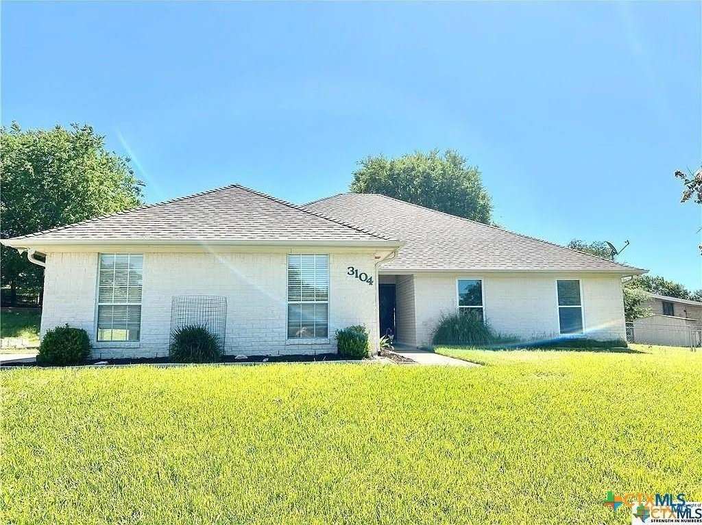 3104 Valley Oaks Circle