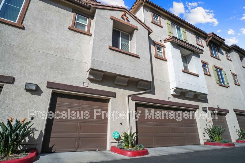 2155 Caminito Leonzio