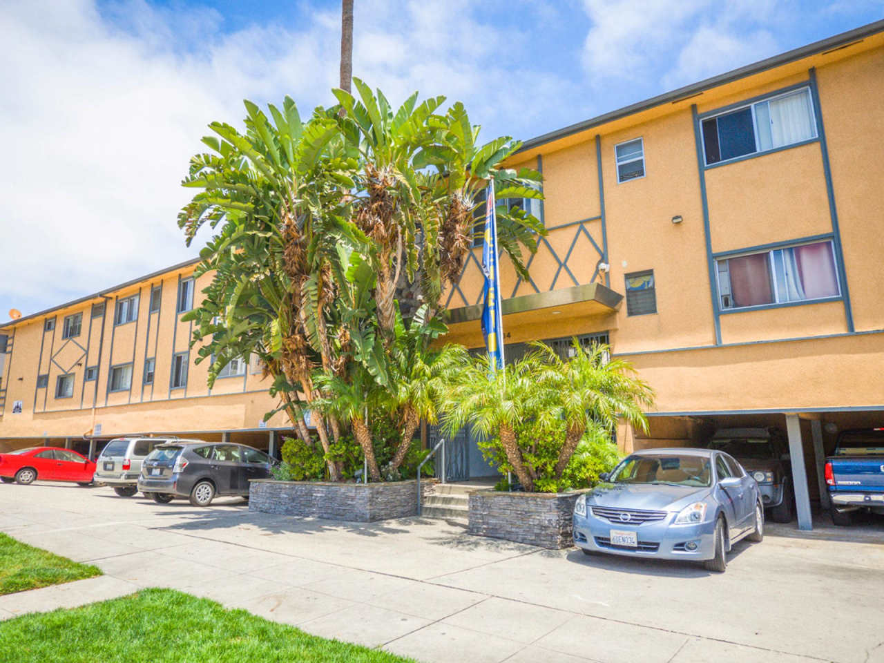 334 S. Hobart Blvd.