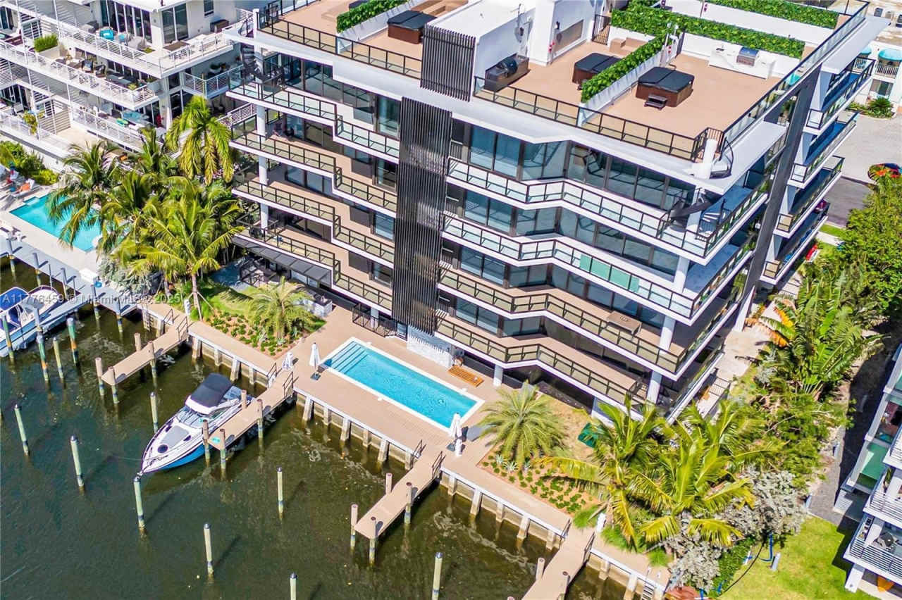 141 Isle Of Venice Dr