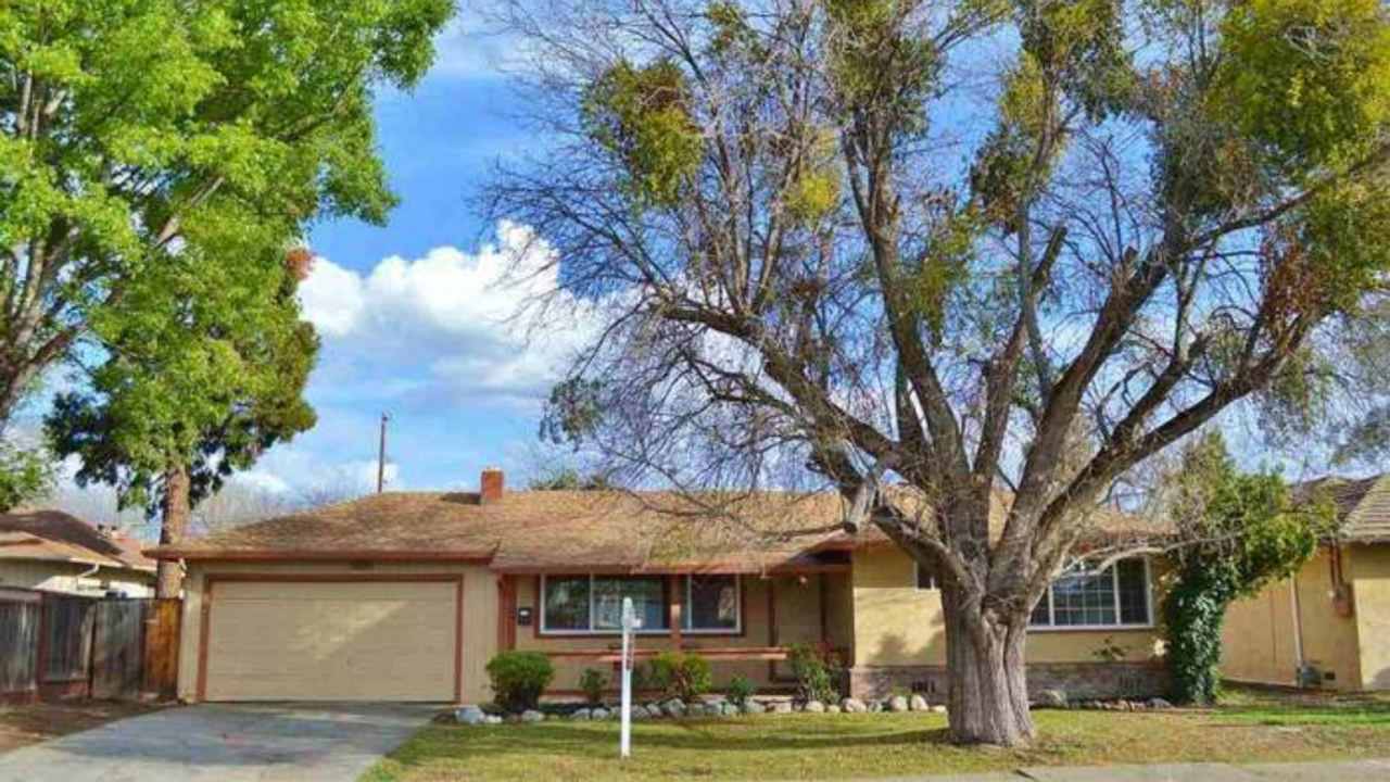 Concord, Holbrook Heights Charming 3-Bed, 2-Bath Home - 16 Month Lease