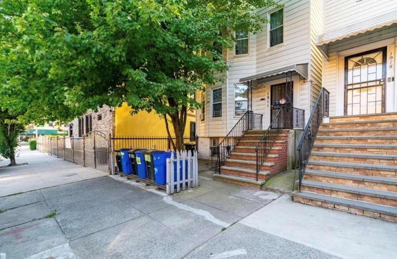 1911 Matthews Avenue