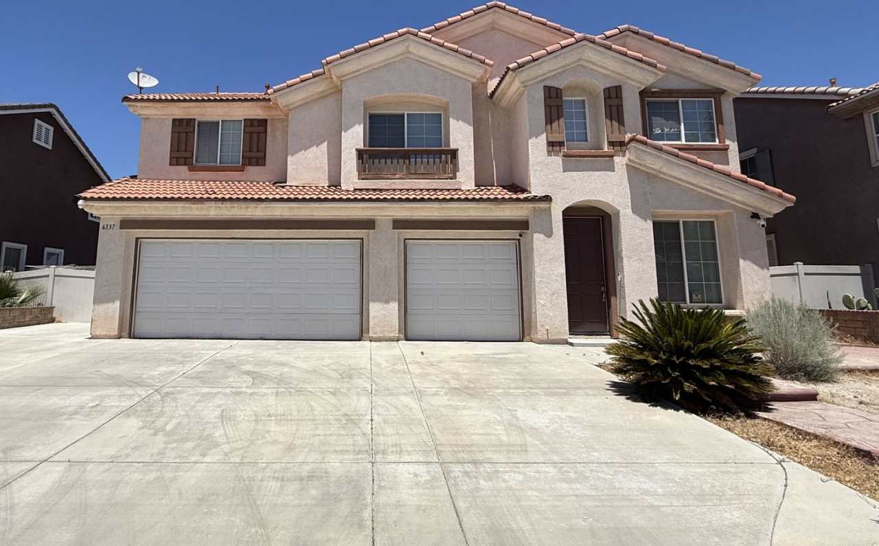 Palmdale 4 Bedroom + 3 Bath