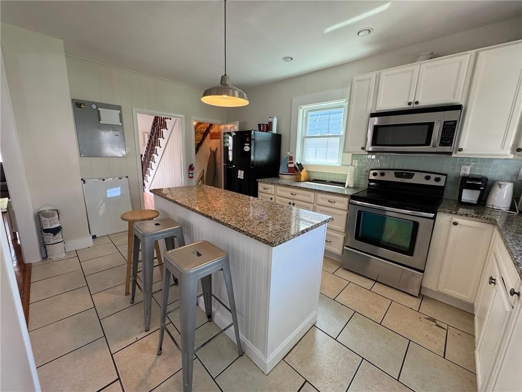 20 Narragansett Avenue