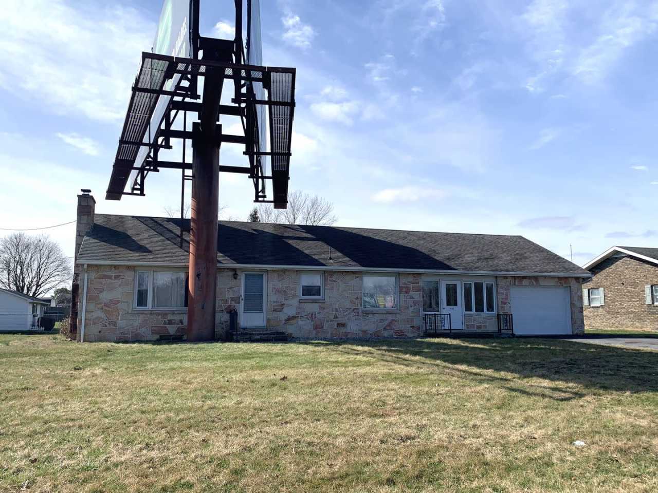Move-in ready!! Bonus room that could easily be utilized as a 3rd bedroom!!