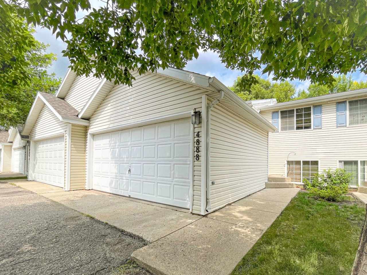 Spacious 3 bedroom, 2 bath updated townhome located in South Fargo!