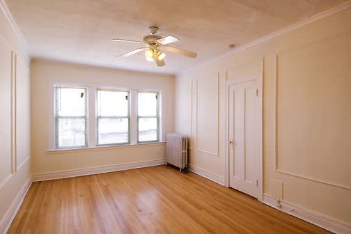 5726 S. Blackstone #1E