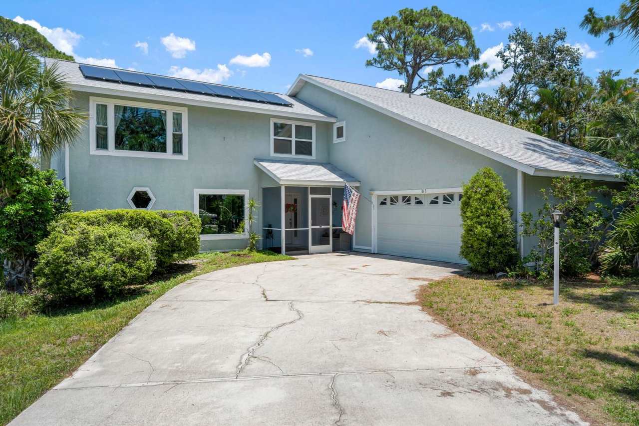 ** STUNNING 4 BEDROOM 2 FULL BATH/ 2 HALF BATH HOME WITH A PRIVATE POOL LOCATED JUST MINUTES FROM NOKOMIS BEACH! **