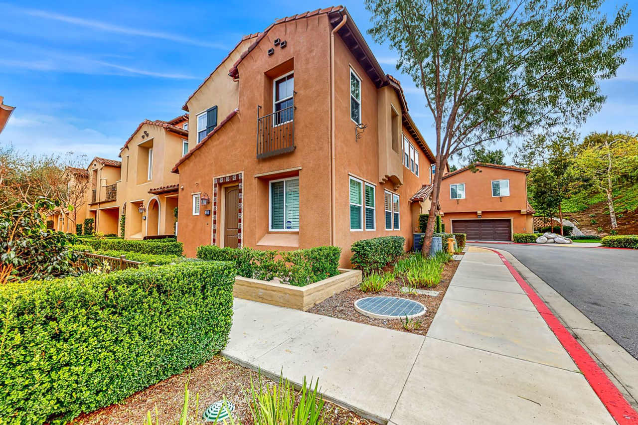 Outstanding Townhome in Aliso Viejo