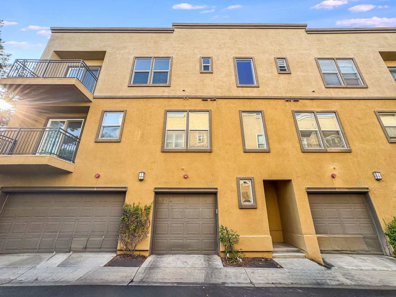 Beautiful 3 Bd/2Ba Spacious Home in Fullerton w/AC and Ample Community Amenities!