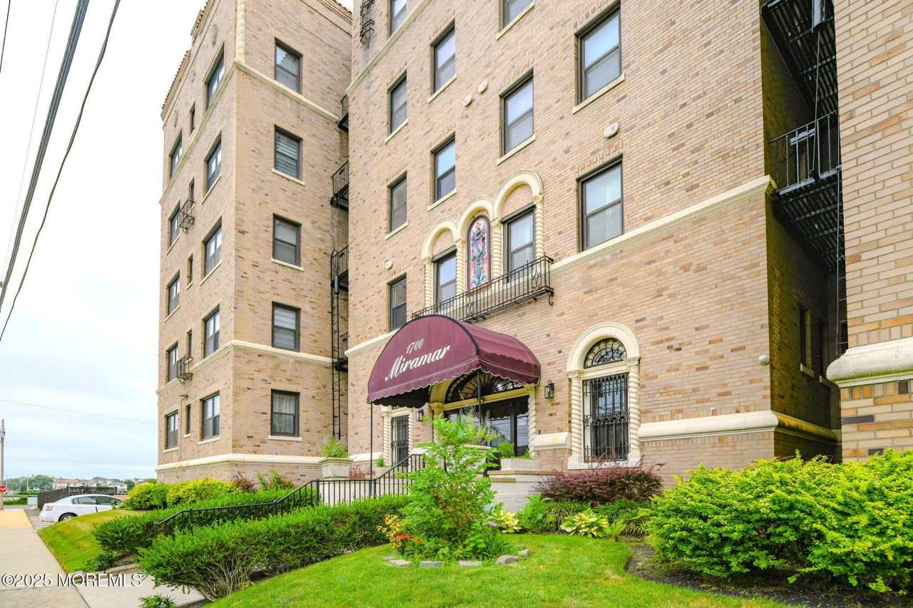 1700 Webb Street unit: 3F