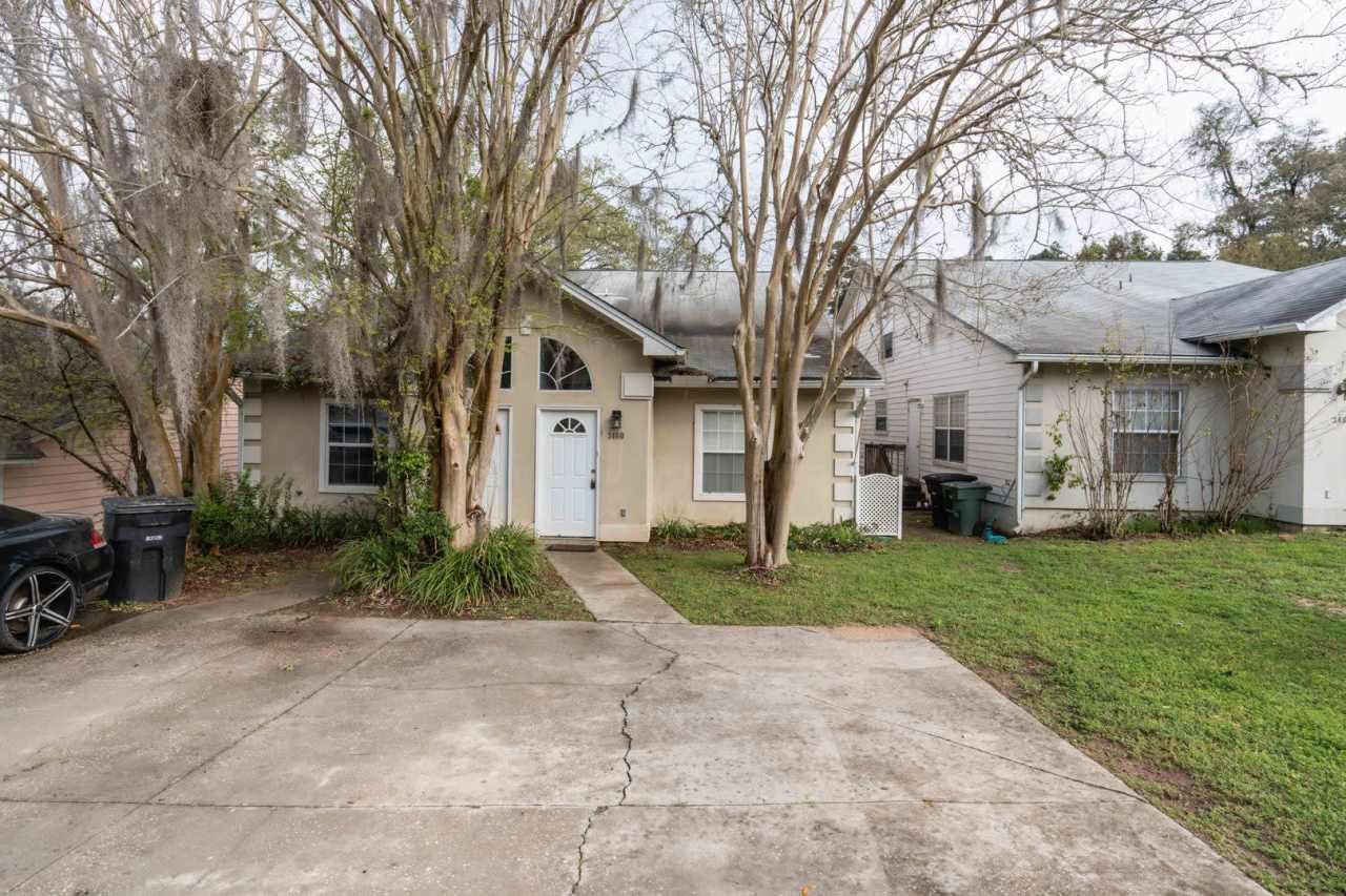 3/2 Townhome in pool community near Costco