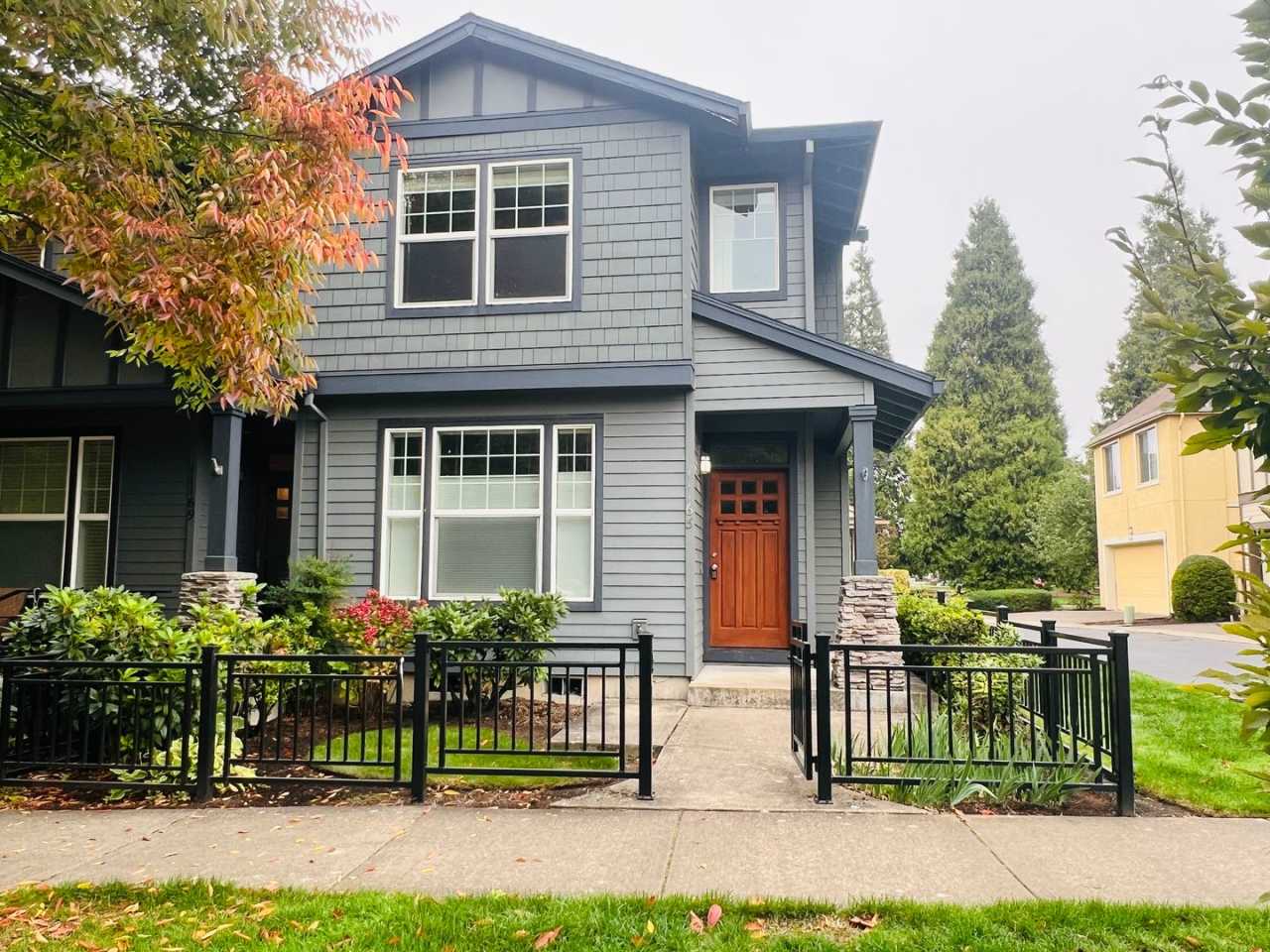 Wilsonville Villebois Community Offers Spacious End Unit Town Home