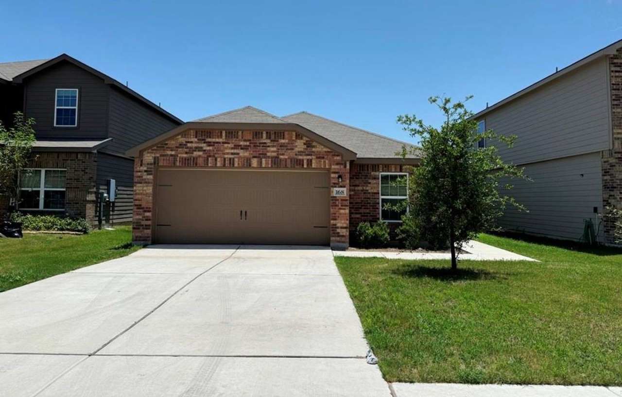 Great 4 bedroom, 2 bath home located in the picturesque Stonebridge Crossing neighborhood!