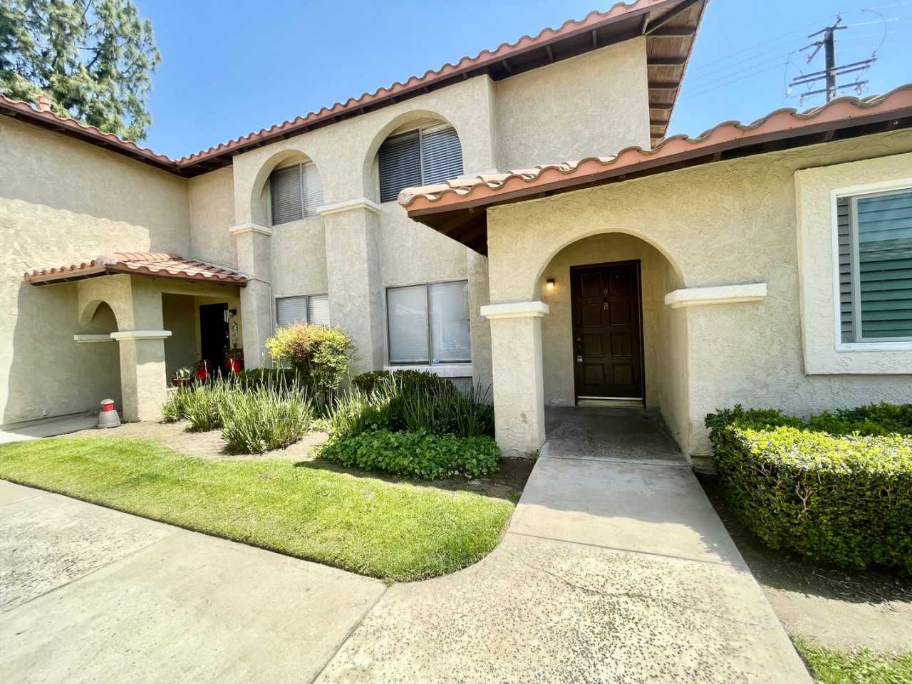 Charming 2 Bedroom 1.5 Bathroom Townhome w/ 1 Car Garage + Laundry Hook-Ups