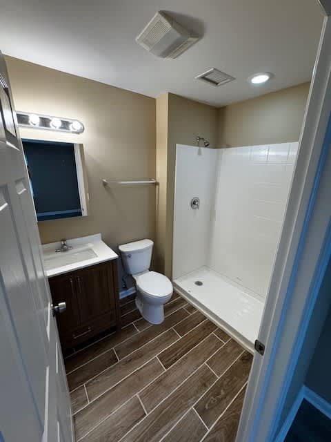 5 Laurel Avenue / Front