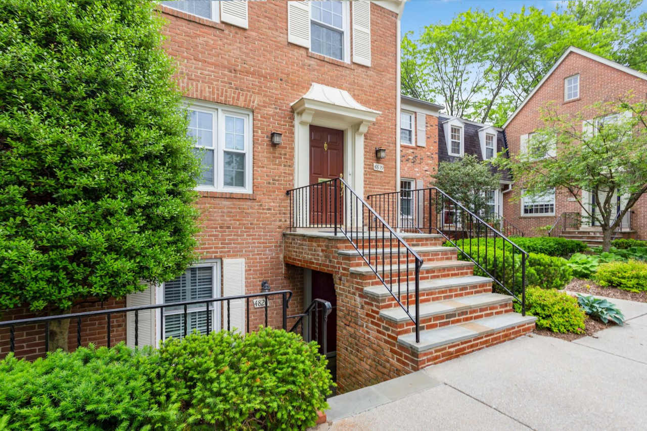 2 Bed 2 Bath - Bethesda Condo - Large Outdoor Patio