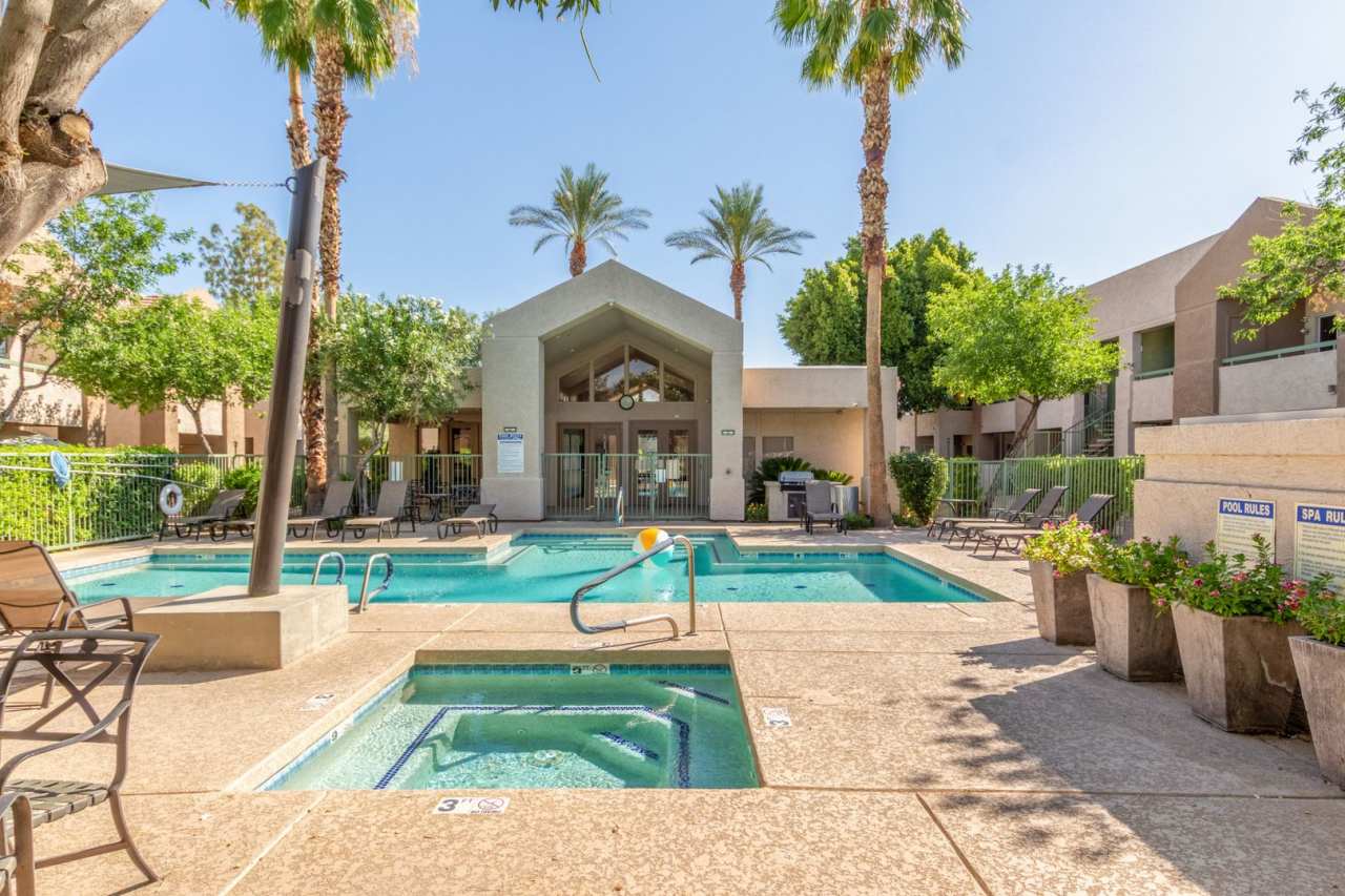 Downtown Gilbert- 1 bedroom condo $500.00 off 1st month rent!