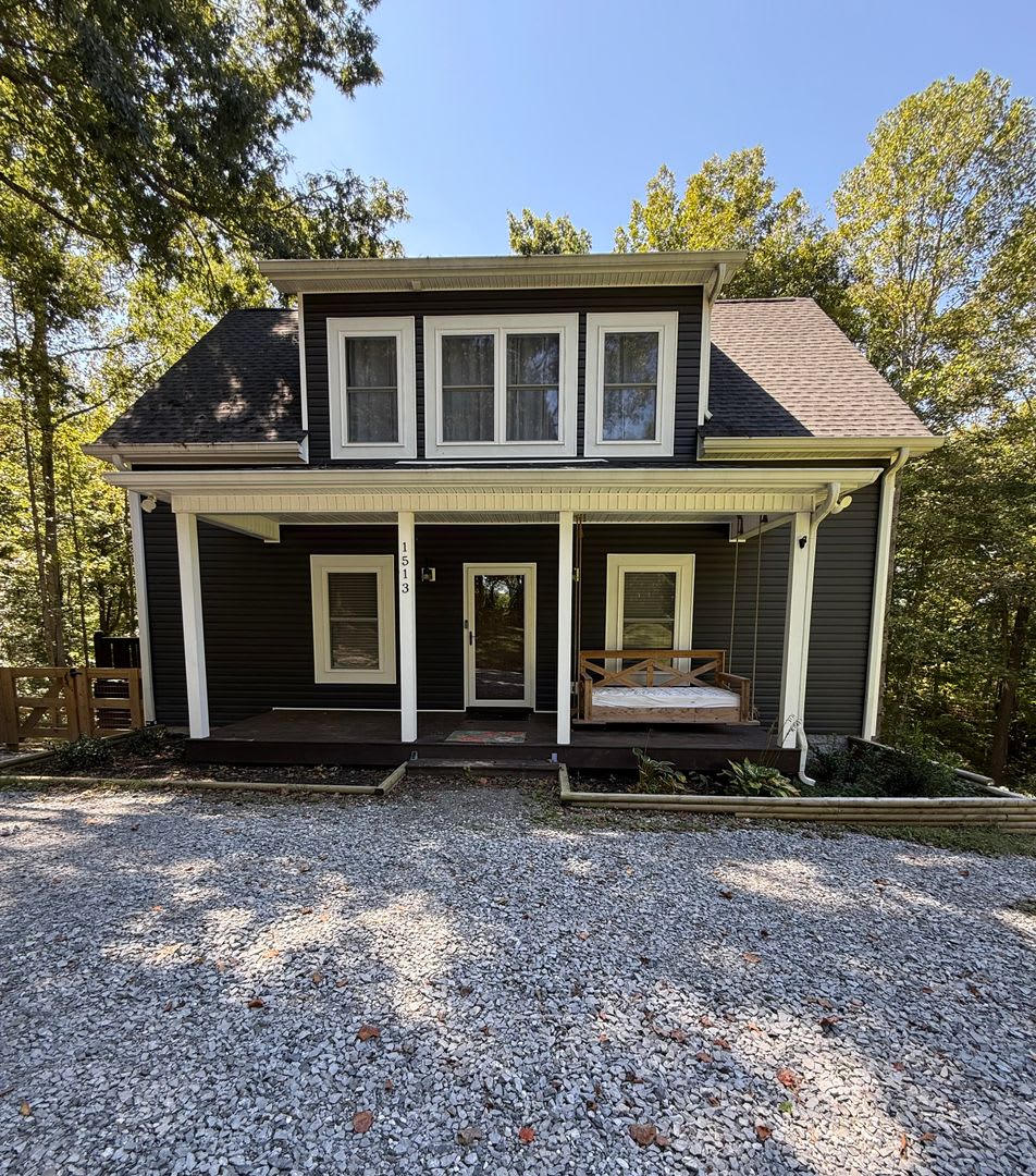 Country setting just outside of White Bluff