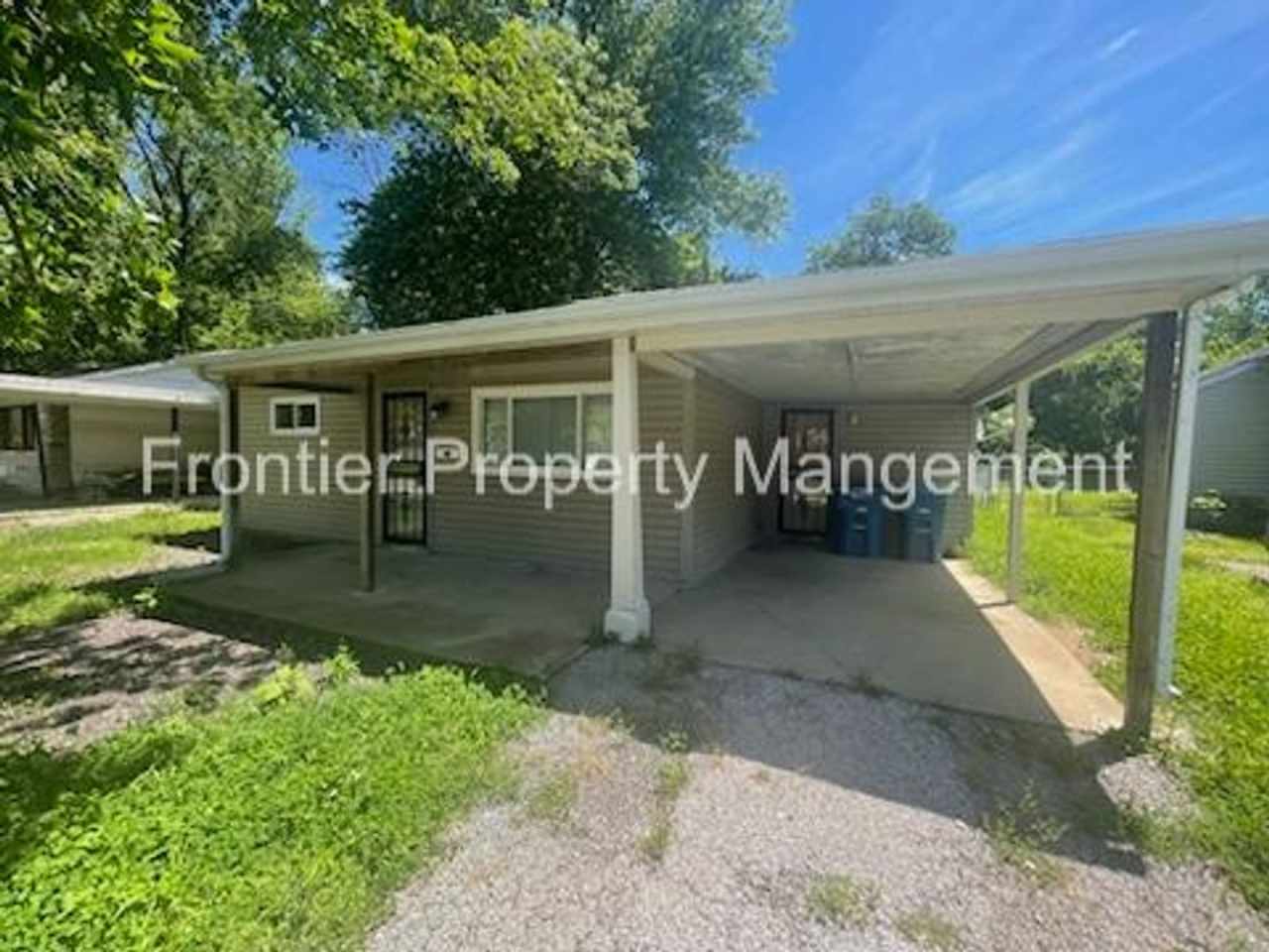 Charming 2 Bed 1 Bath House Ready for Move in!