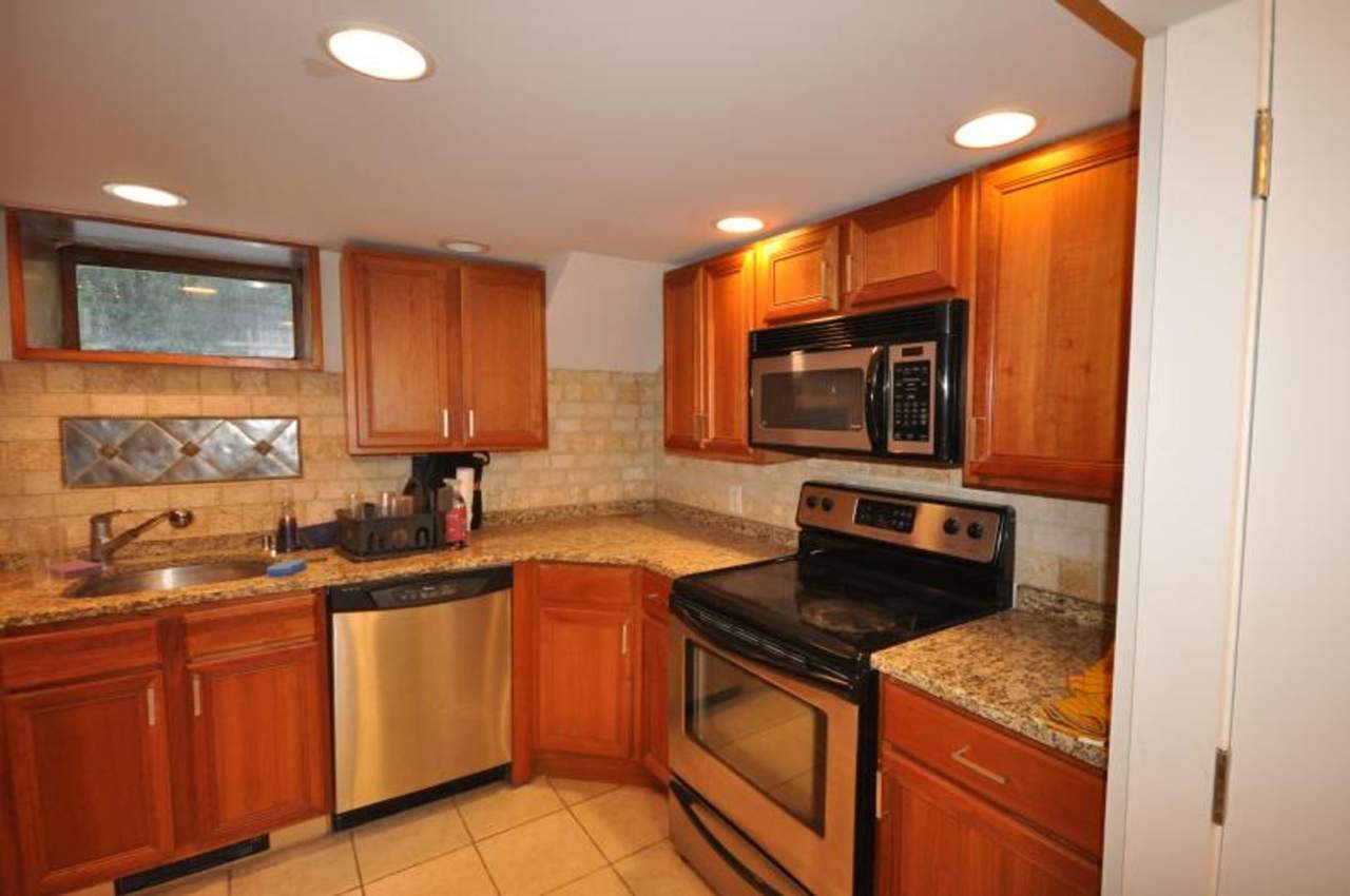 Really nice 3 bed 2 bath in the south end......BROKER FEE PAID BY OWNER!!!