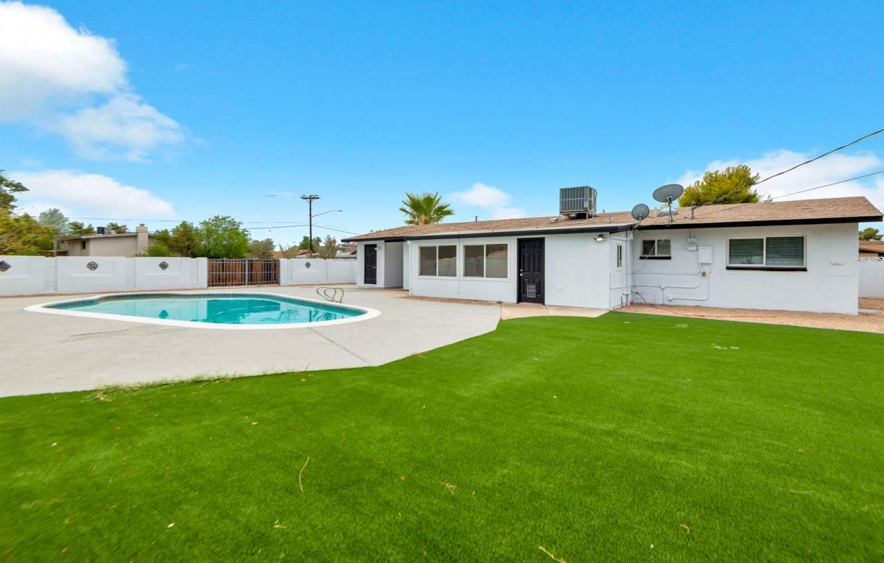 Great 6 Bedroom home near ASU with large BASEMENT