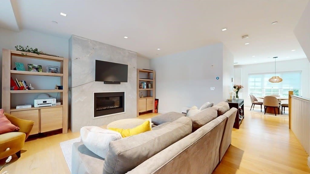 21 Crowninshield Rd unit: 17