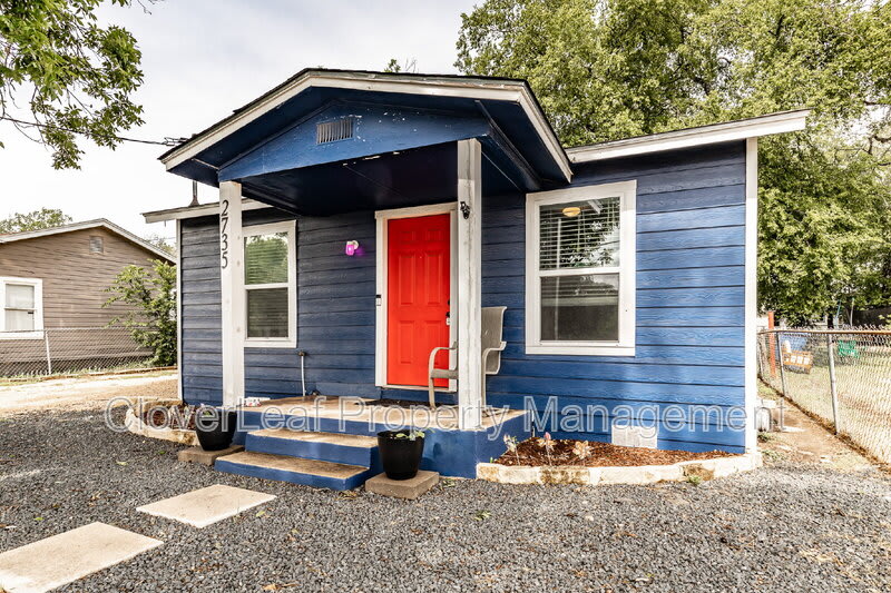 2735 Pecan Valley Dr