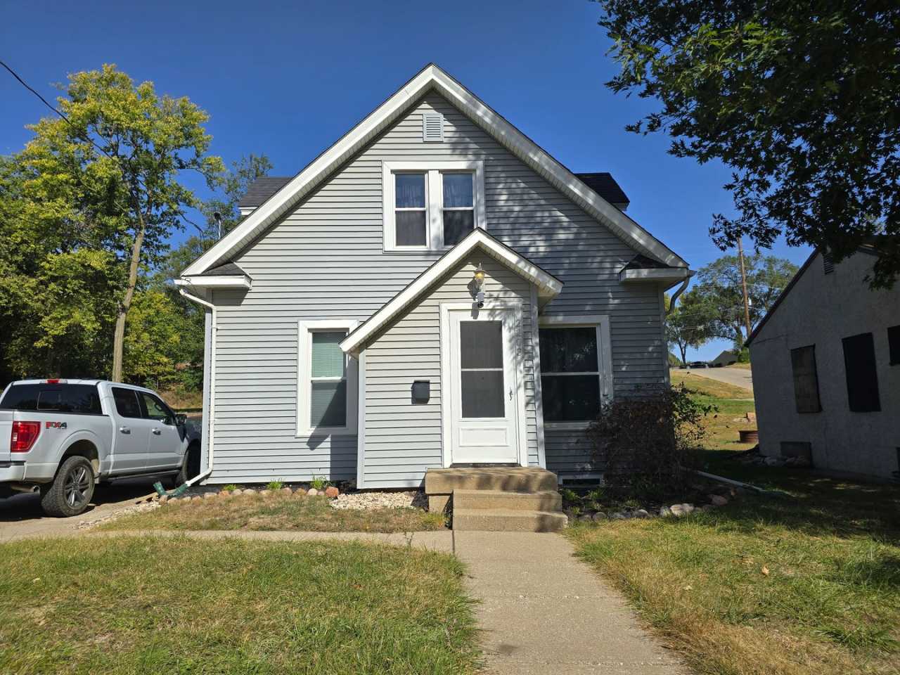 $1,600 - 3 Bedroom 2.5 Bath Home