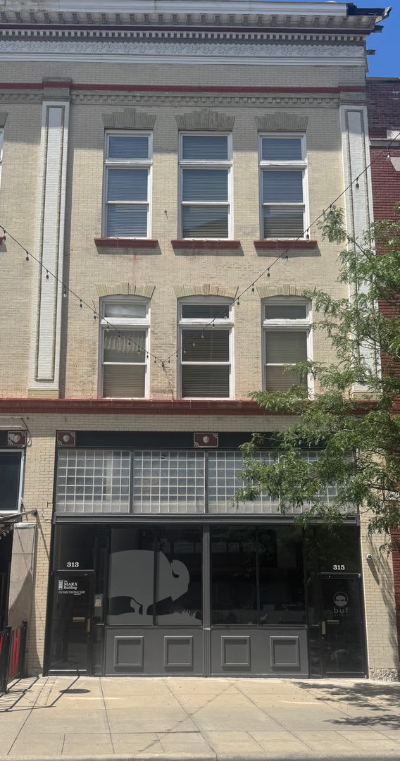 Studio-loft style downtown apartment! 1 Bedroom, 1 1/2 baths, 313 Park Central, Unit 203 in Springfield MO.