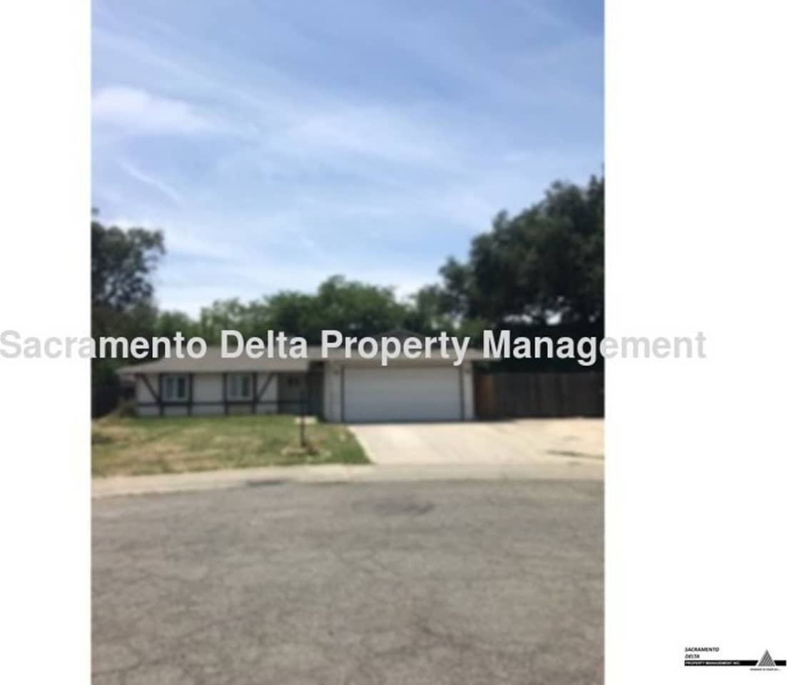 Updated 4 bed/2bath home with large yard RENT SPECIAL