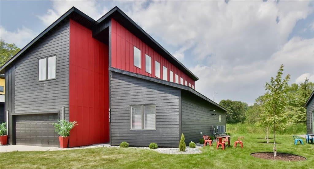 1021 Gardner Street E