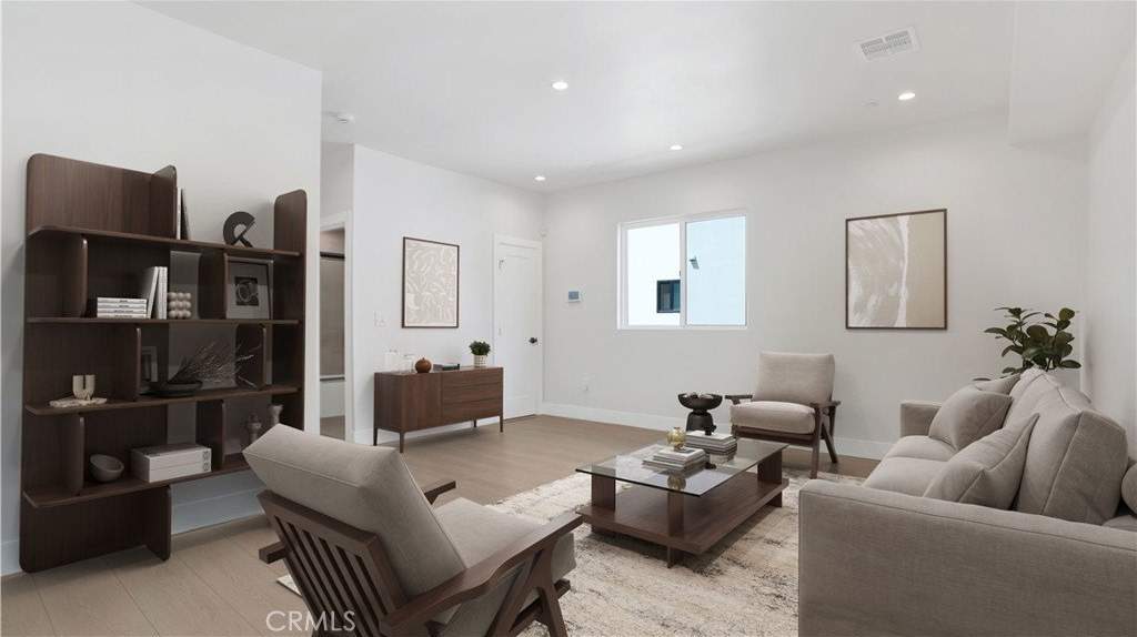 1213 N. Kingsley Drive N