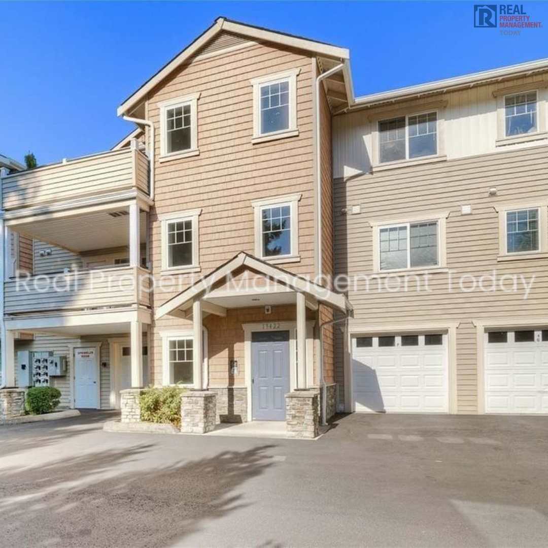 Stunning 2 Bedroom Condo With Garage!