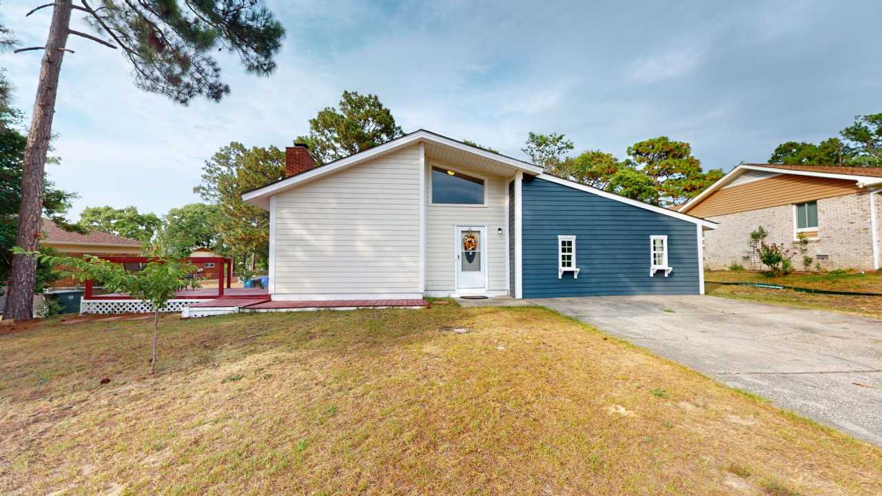 $500 OFF First Month's Rent! 3 Bedrooms with Modern Updates close to shopping  Fort Liberty!