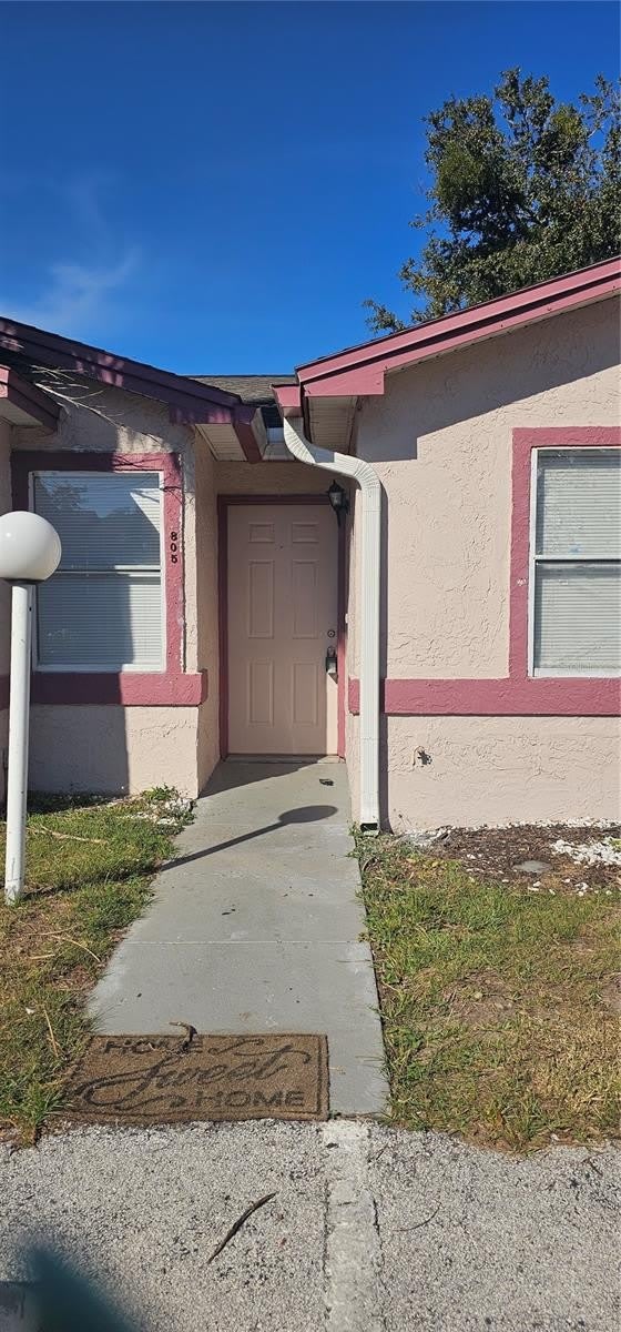 805 VICTORIA BOULEVARD