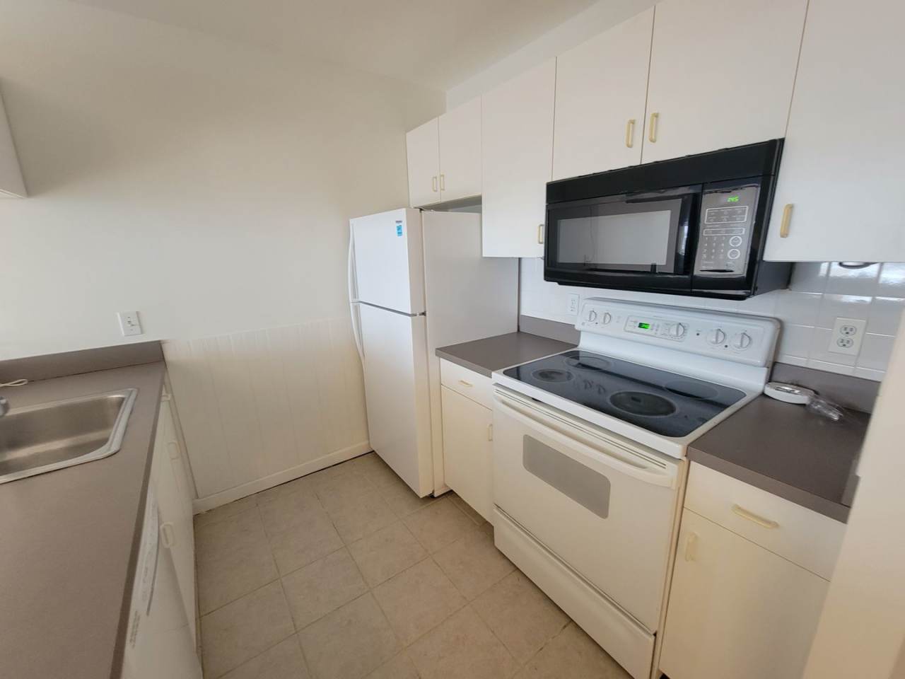 Studio Available Near North Quincy T With Parking