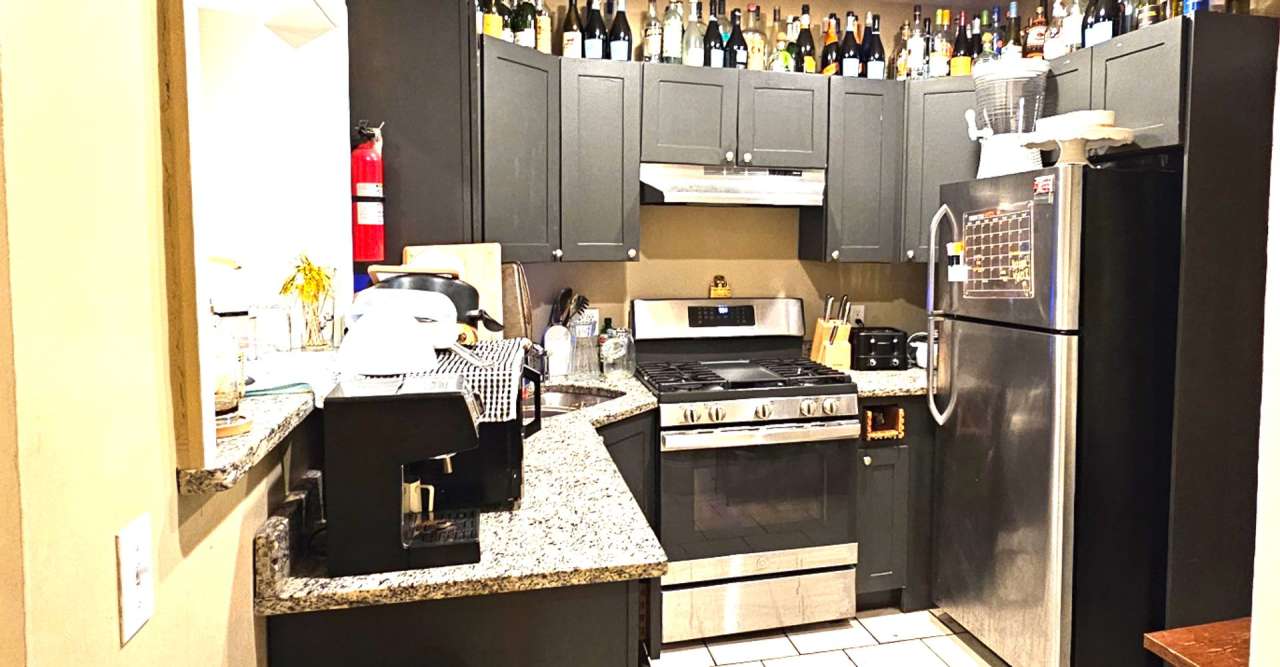 $500 Rebate Upon Closing! Luxury Apt. Near BU Campus. Ht/HW Included.
