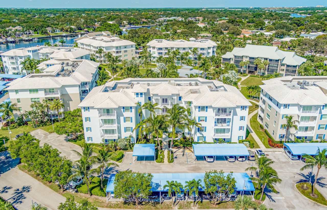 914 Bay Colony Drive S