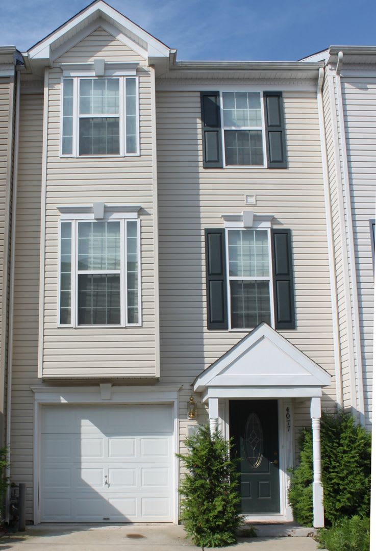 Townhouse - MONTH TO MONTH LEASE