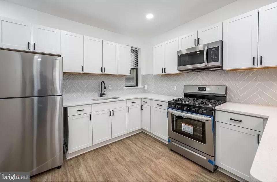 2629 W OAKDALE Street